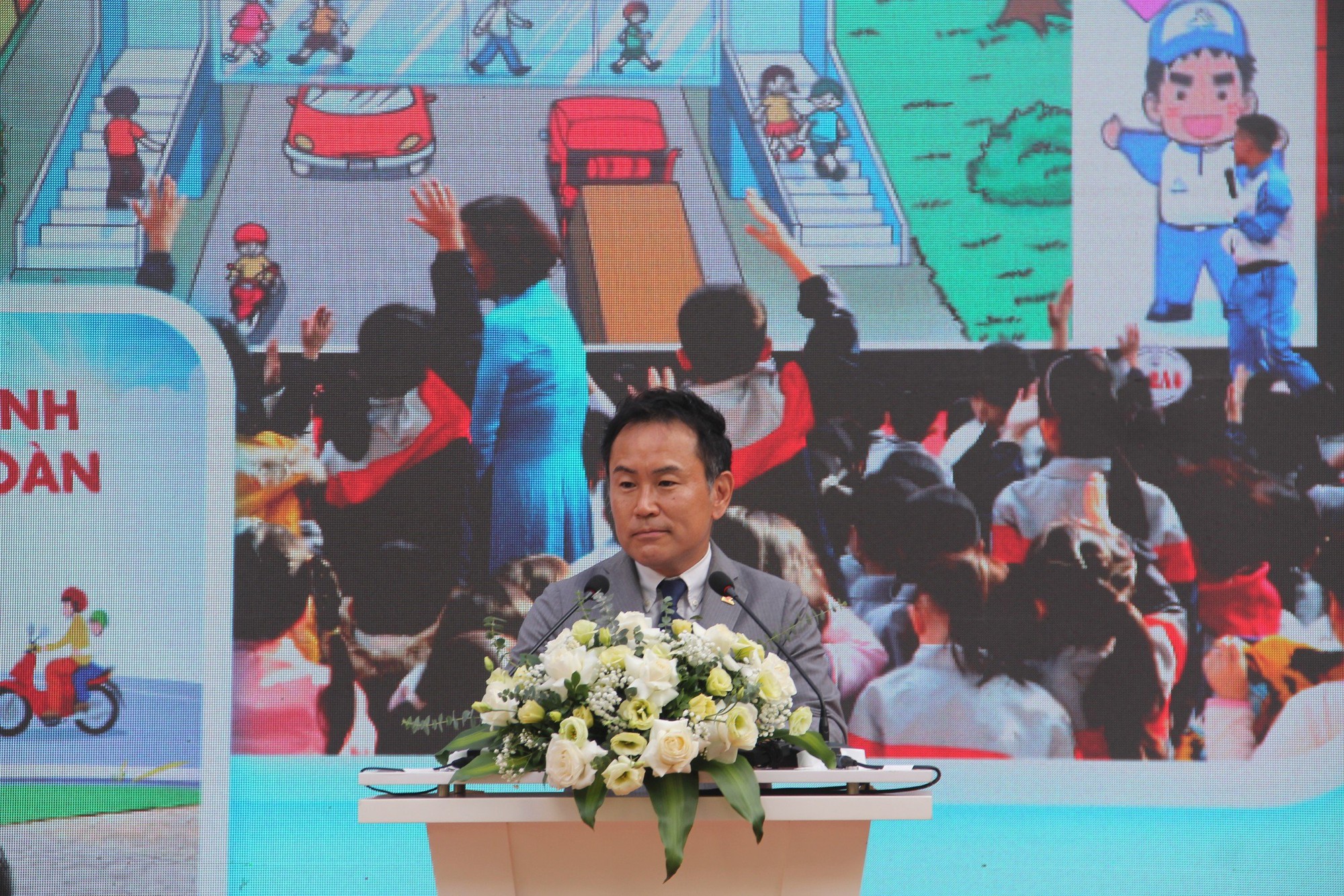 Hơn hai triệu học sinh được trao tặng mũ bảo hiểm đạt chuẩn năm học 2023 &ndash; 2024 - Ảnh 6.