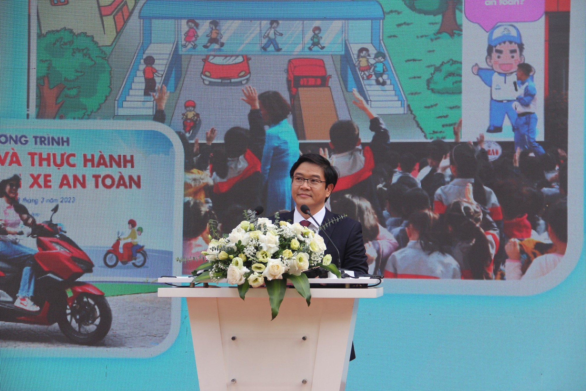 Hơn hai triệu học sinh được trao tặng mũ bảo hiểm đạt chuẩn năm học 2023 &ndash; 2024 - Ảnh 5.