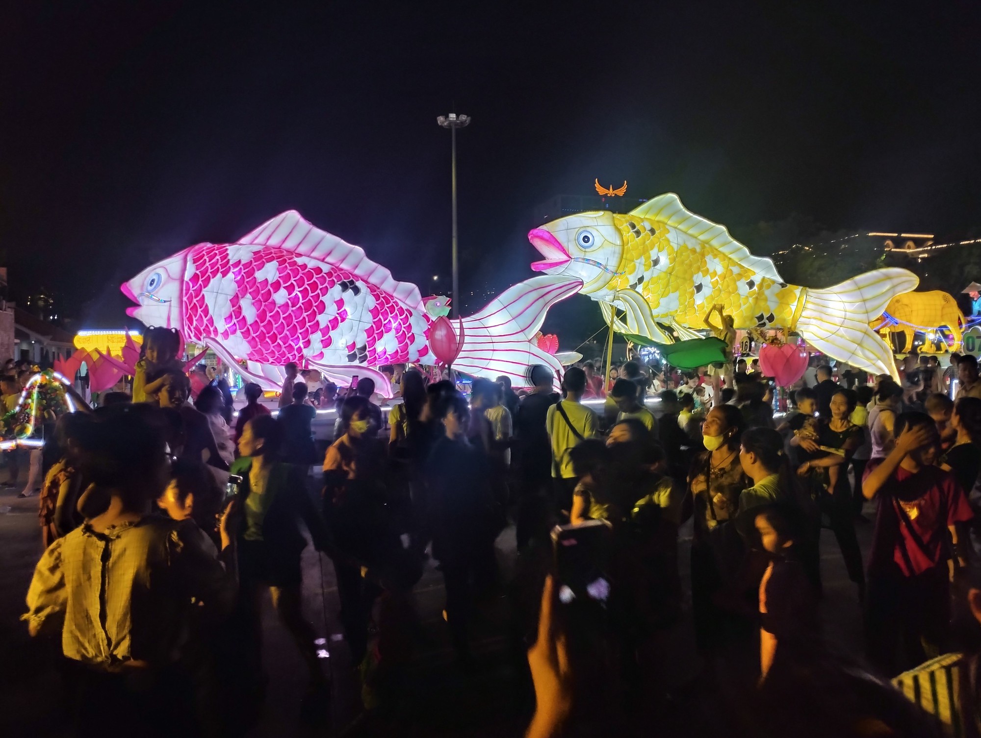 Ấn tượng Trung thu Th&agrave;nh Tuy&ecirc;n trong l&ograve;ng du kh&aacute;ch - Ảnh 2.