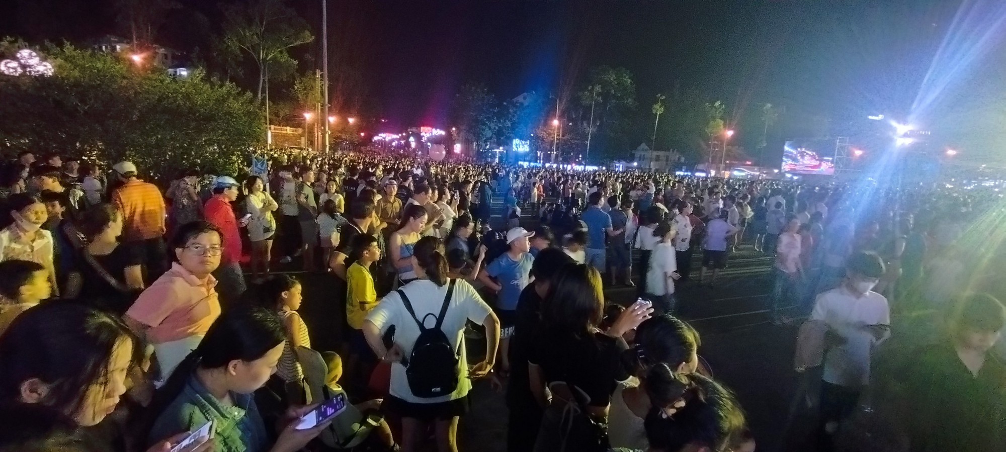Ấn tượng Trung thu Th&agrave;nh Tuy&ecirc;n trong l&ograve;ng du kh&aacute;ch - Ảnh 3.