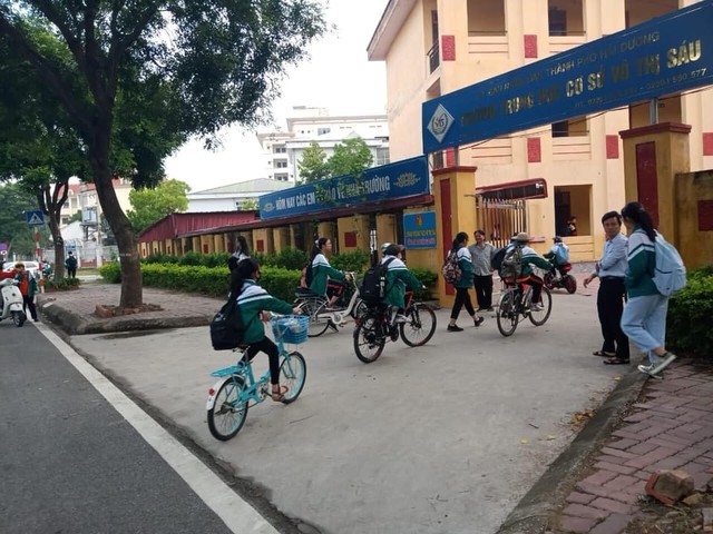 Hải Dương: Điều chuyển c&ocirc; gi&aacute;o giao quyền cho lớp trưởng phạt c&aacute;c bạn - Ảnh 1.