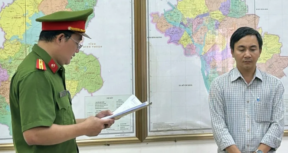 Vụ x&acirc;y 680 căn nh&agrave; tr&aacute;i ph&eacute;p: Bắt hai c&aacute;n bộ - Ảnh 2.