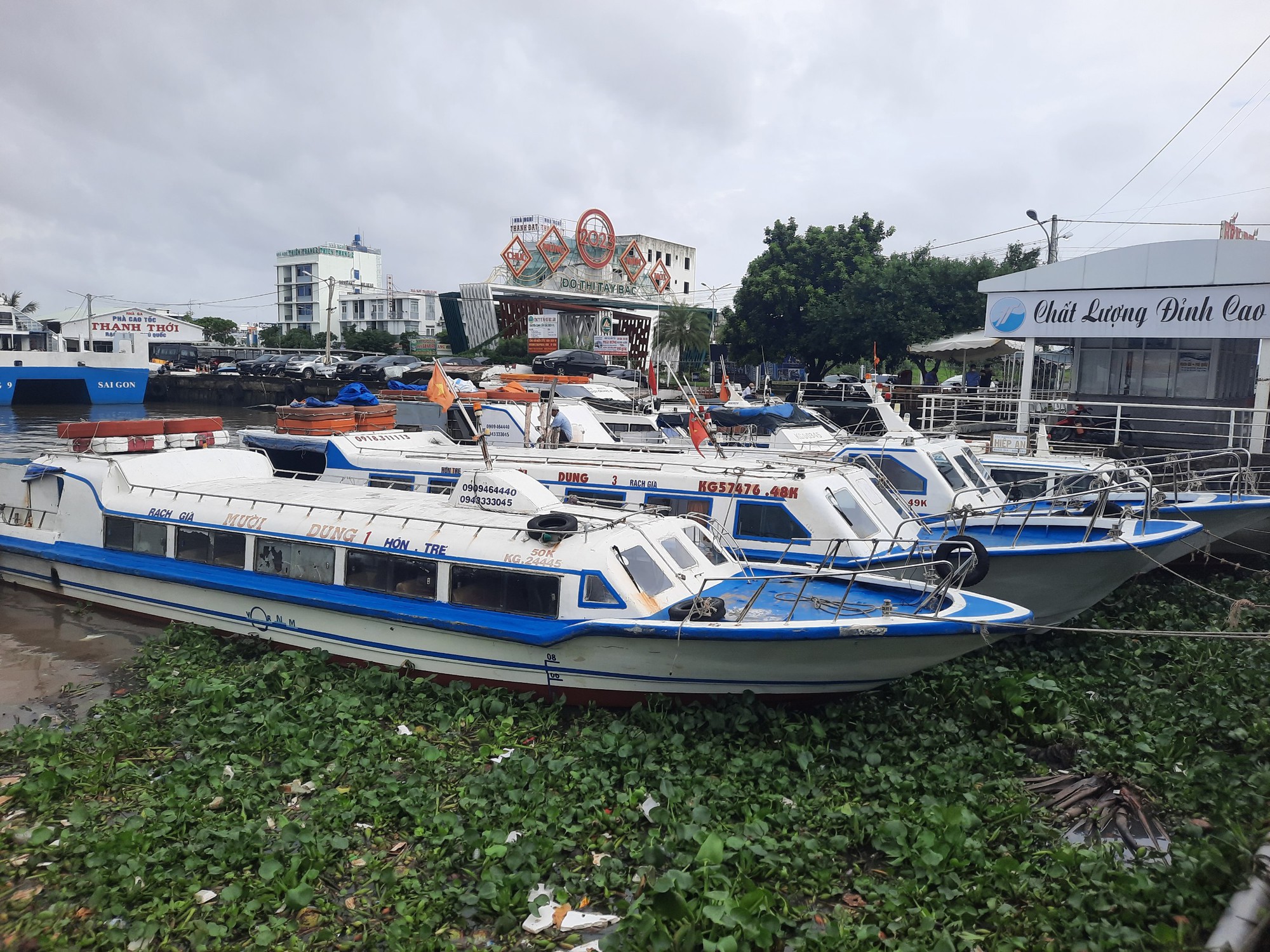 Gi&oacute; giật cấp 6 - 7, t&agrave;u ph&agrave; đi Ph&uacute; Quốc, Nam Du ngưng hoạt động - Ảnh 2.
