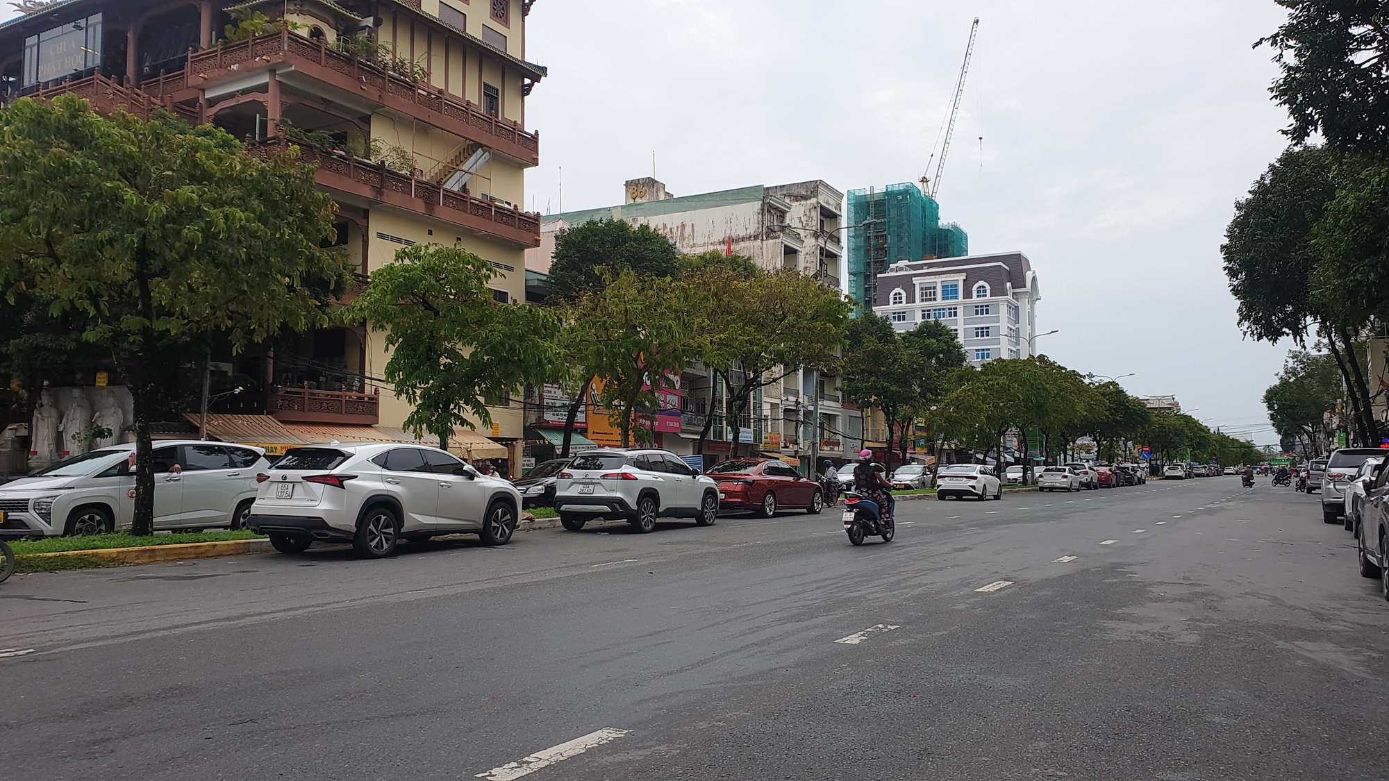 Cần Thơ: Sắp xếp lại c&aacute;c b&atilde;i đỗ xe ở l&ograve;ng đường, vỉa h&egrave;, đảm bảo an to&agrave;n giao th&ocirc;ng - Ảnh 4.