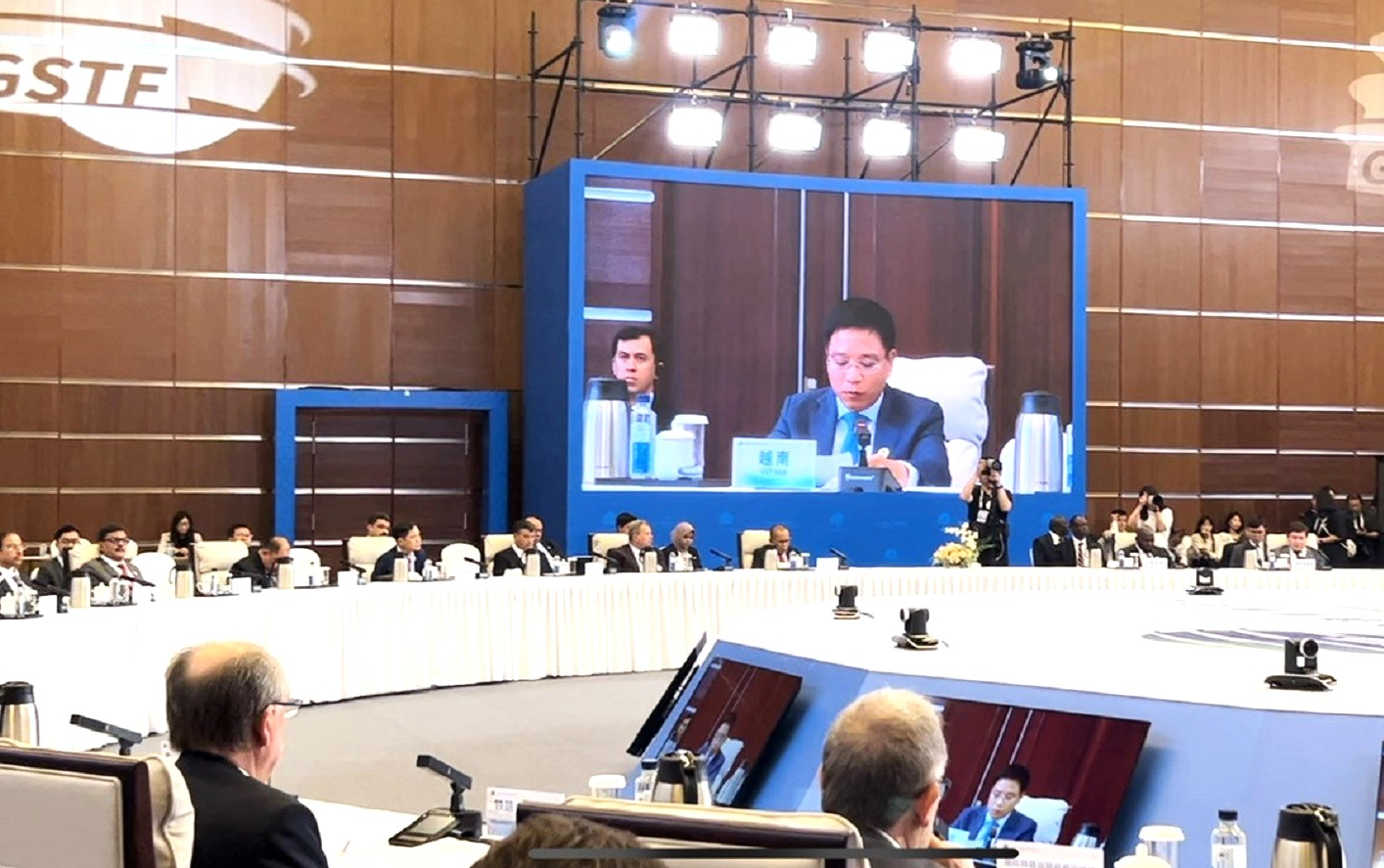 Cần c&oacute; cơ chế hỗ trợ c&aacute;c nước đang ph&aacute;t triển th&uacute;c đẩy giao th&ocirc;ng xanh - Ảnh 1.