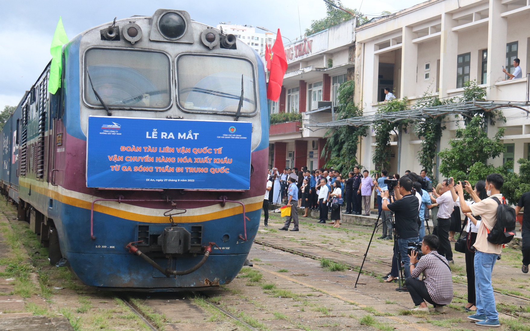 Ra mắt đo&agrave;n t&agrave;u li&ecirc;n vận quốc tế S&oacute;ng Thần - Trung Quốc