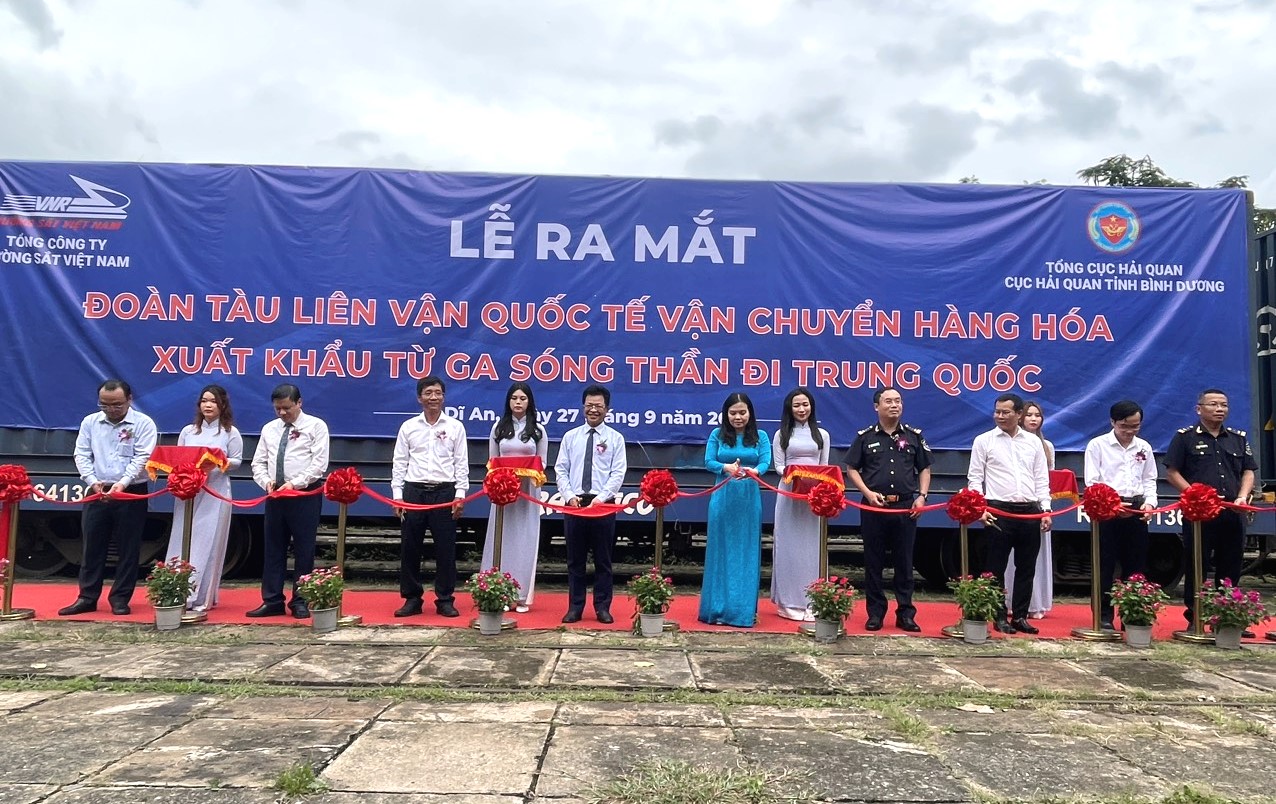 Ra mắt đo&agrave;n t&agrave;u li&ecirc;n vận quốc tế vận chuyển h&agrave;ng từ ga S&oacute;ng Thần đi Trung Quốc - Ảnh 1.