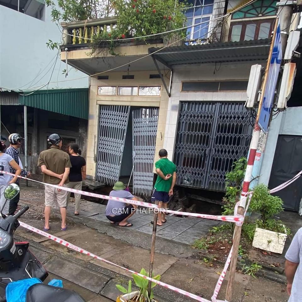 Quảng Ninh: Xuất hiện th&ecirc;m hố "tử thần", TP Cẩm Phả di dời khẩn cấp bốn hộ d&acirc;n - Ảnh 1.