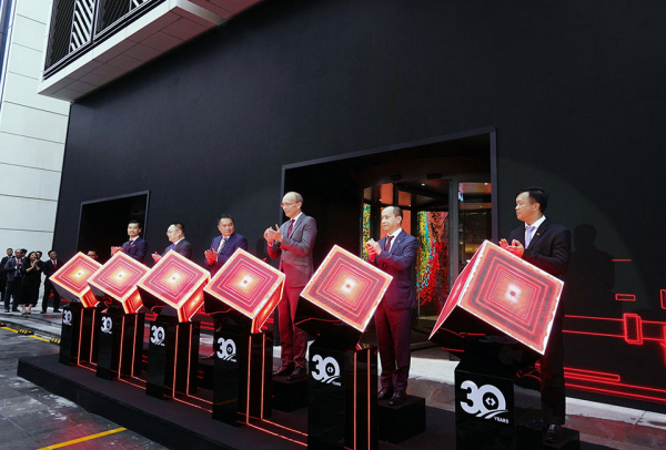 Techcombank khai trương trụ sở mới tại H&agrave; Nội v&agrave; TP Hồ Ch&iacute; Minh - Ảnh 1.