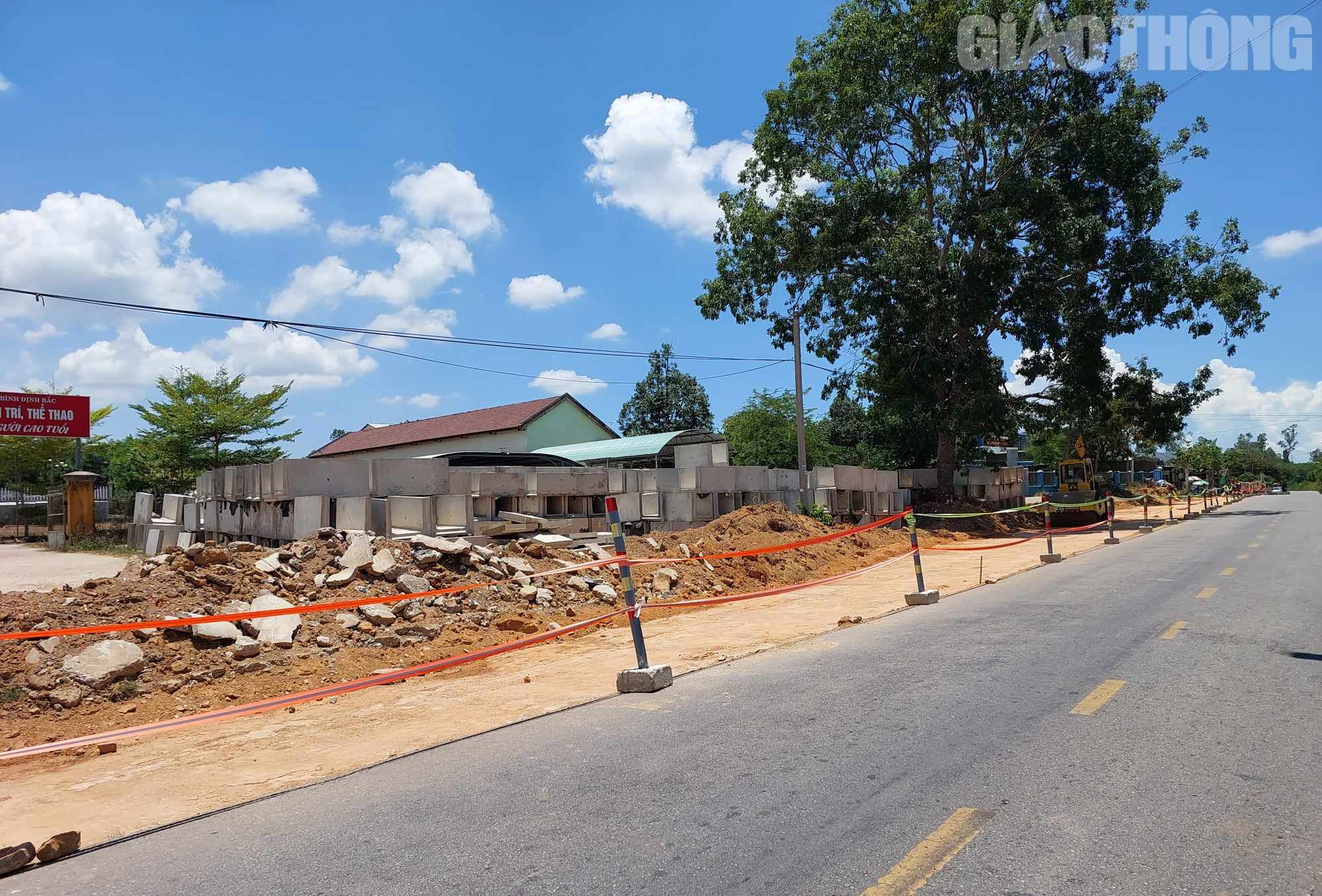 Ấn định mốc b&agrave;n giao mặt bằng dự &aacute;n cải tạo, n&acirc;ng cấp QL14E Quảng Nam - Ảnh 2.