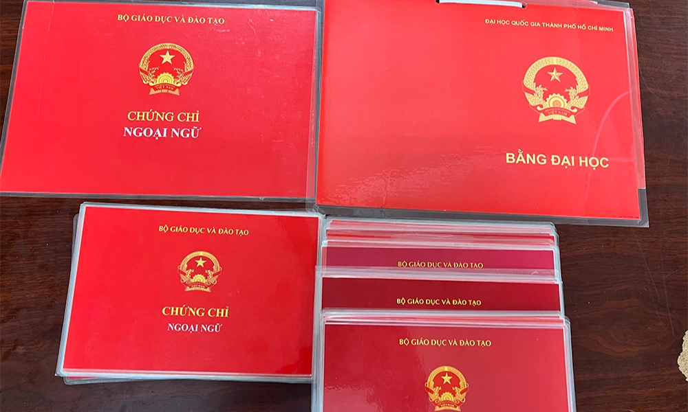 Th&ecirc;m một đối tượng l&agrave;m giả nhiều văn bằng, chứng chỉ ở An Giang bị bắt - Ảnh 4.