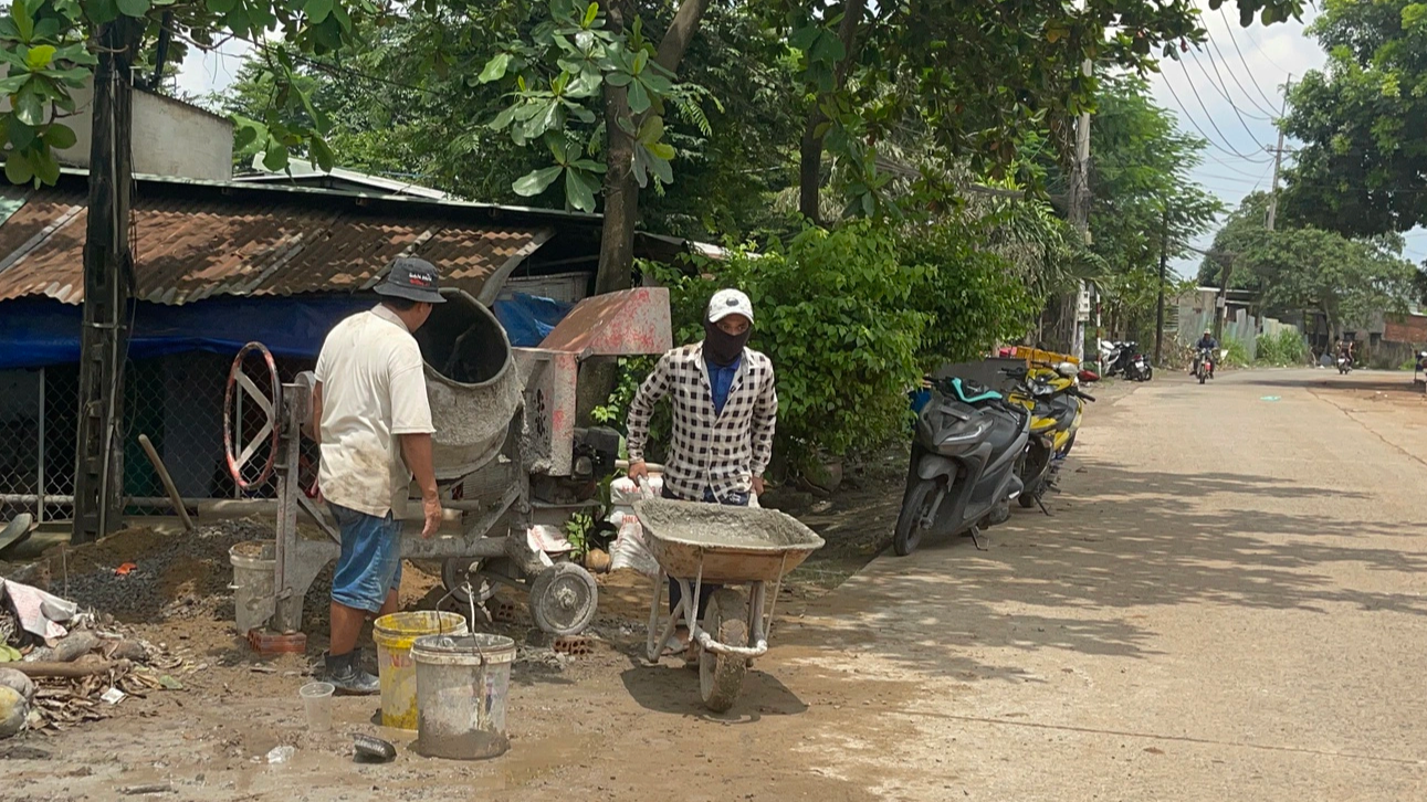 Chủ đầu tư dự &aacute;n n&acirc;ng cấp đường 10 tỷ khẳng định thi c&ocirc;ng mương tho&aacute;t nước đ&uacute;ng thiết kế - Ảnh 4.