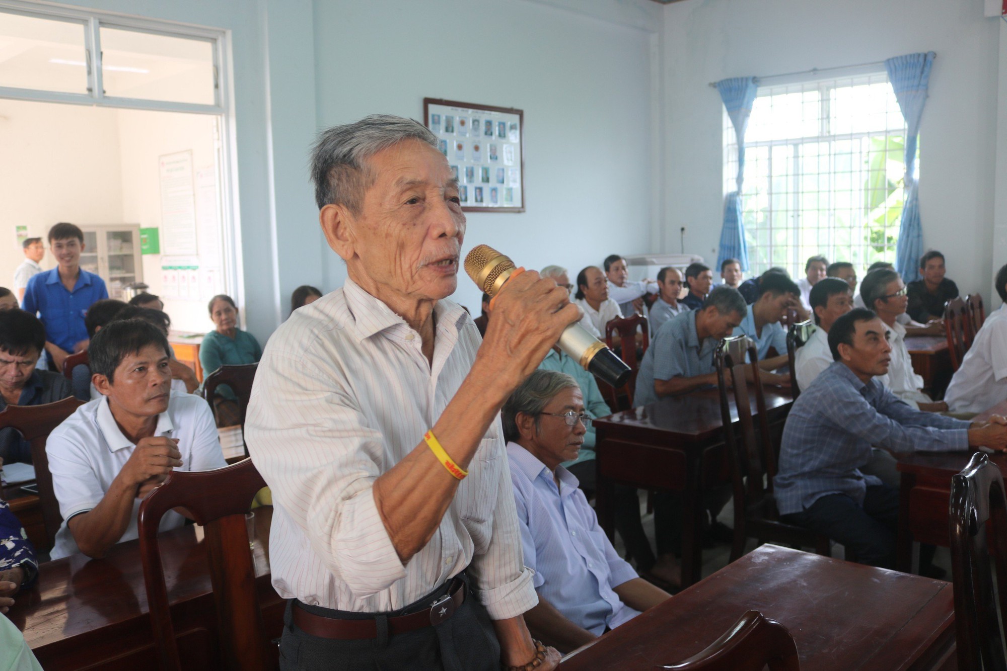 Cử tri Quảng Ng&atilde;i "than thở" hạ tầng giao th&ocirc;ng xuống cấp, nỗi lo tai nạn   - Ảnh 2.