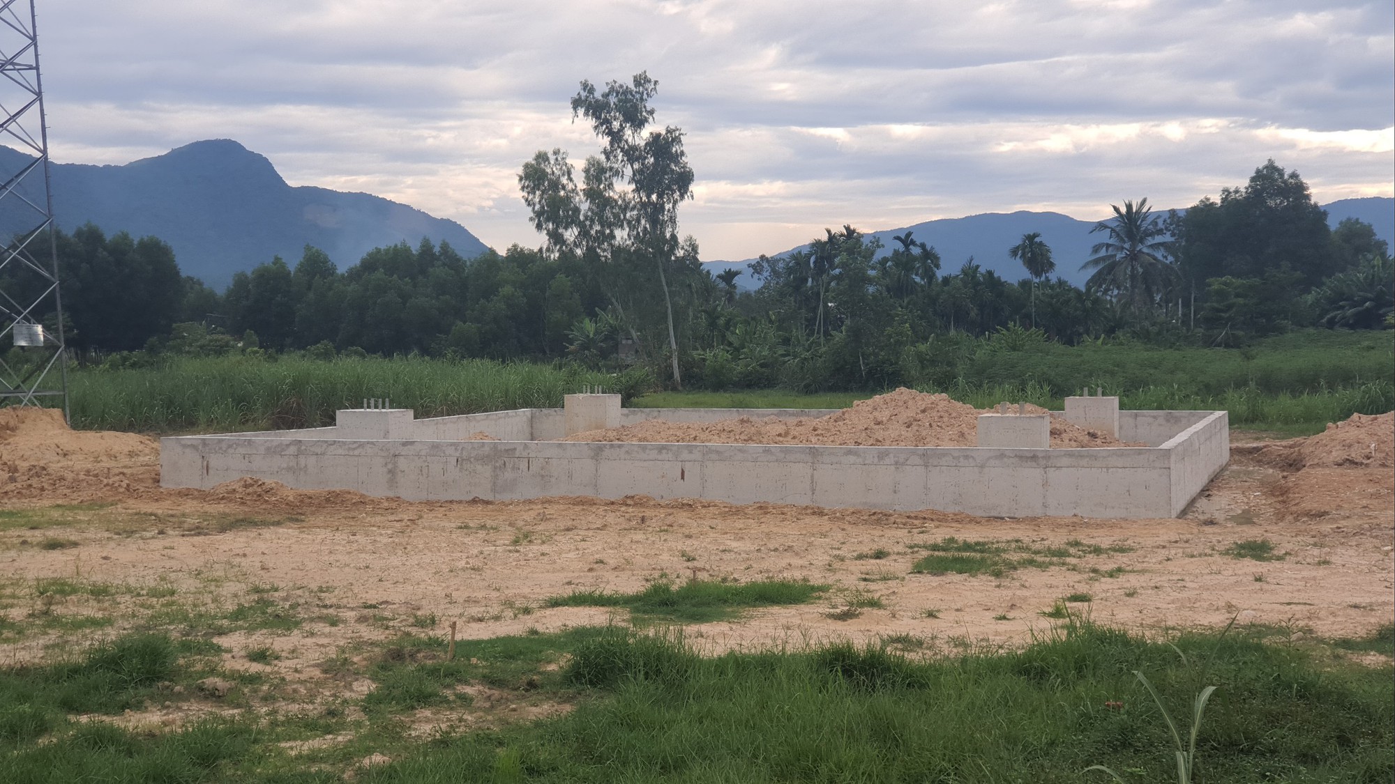 C&ocirc;ng tr&igrave;nh hạ tầng kỹ thuật chưa di dời cản tiến độ dự &aacute;n cao tốc Quảng Ng&atilde;i-Ho&agrave;i Nhơn - Ảnh 4.