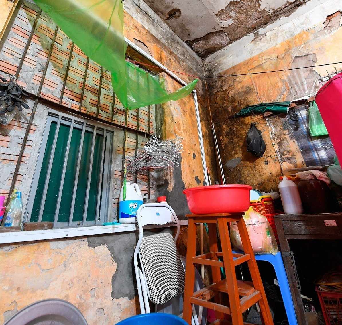 Hơn trăm hộ dân "sống mòn" trong khu tập thể nhà máy chế tạo bơm - Ảnh 13. Hơn trăm hộ dân "sống mòn" trong khu tập thể nhà máy chế tạo bơm - Ảnh 13.