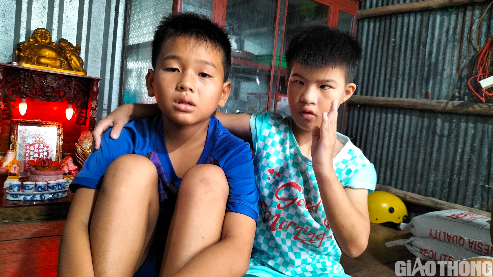 G&agrave; trống chật vật nu&ocirc;i 2 con thơ khi vợ bị tai nạn qua đời - Ảnh 3.