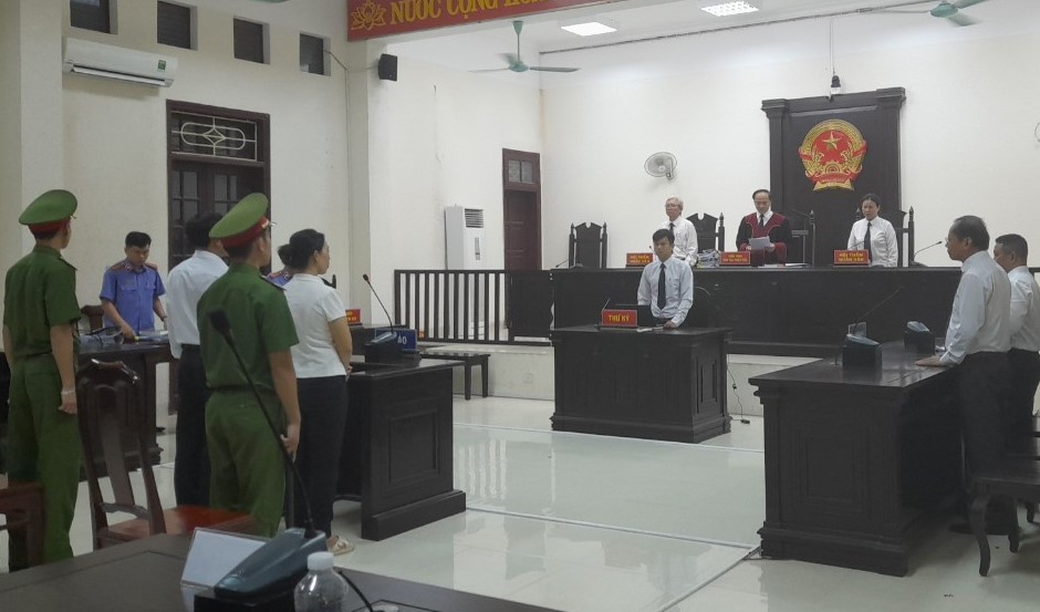 Cựu Ph&oacute; chủ tịch phường ở Quảng Trị c&ugrave;ng c&aacute;n bộ địa ch&iacute;nh lĩnh &aacute;n 11 năm t&ugrave; - Ảnh 1.