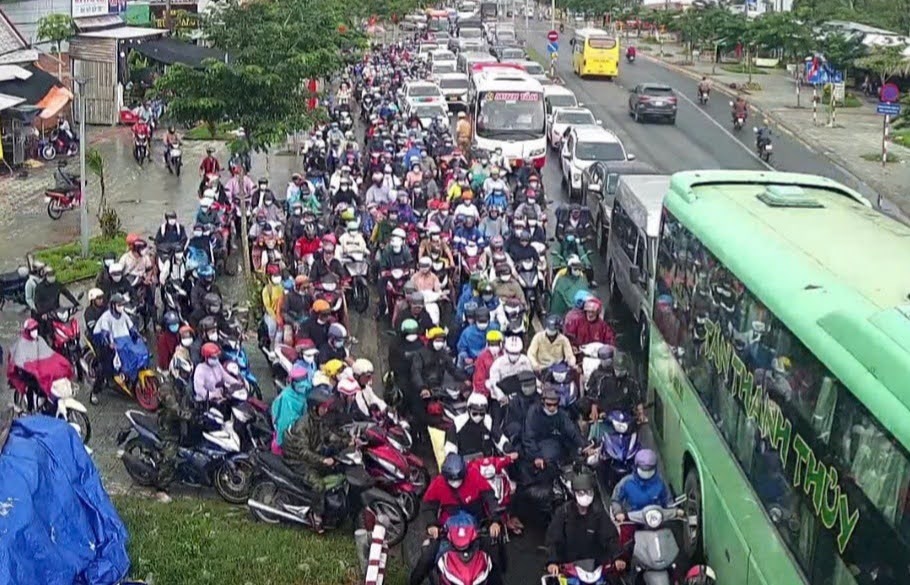 Ng&agrave;y nghỉ lễ thư ba, cầu Rạch Miễu hai lần xả trảm - Ảnh 1.