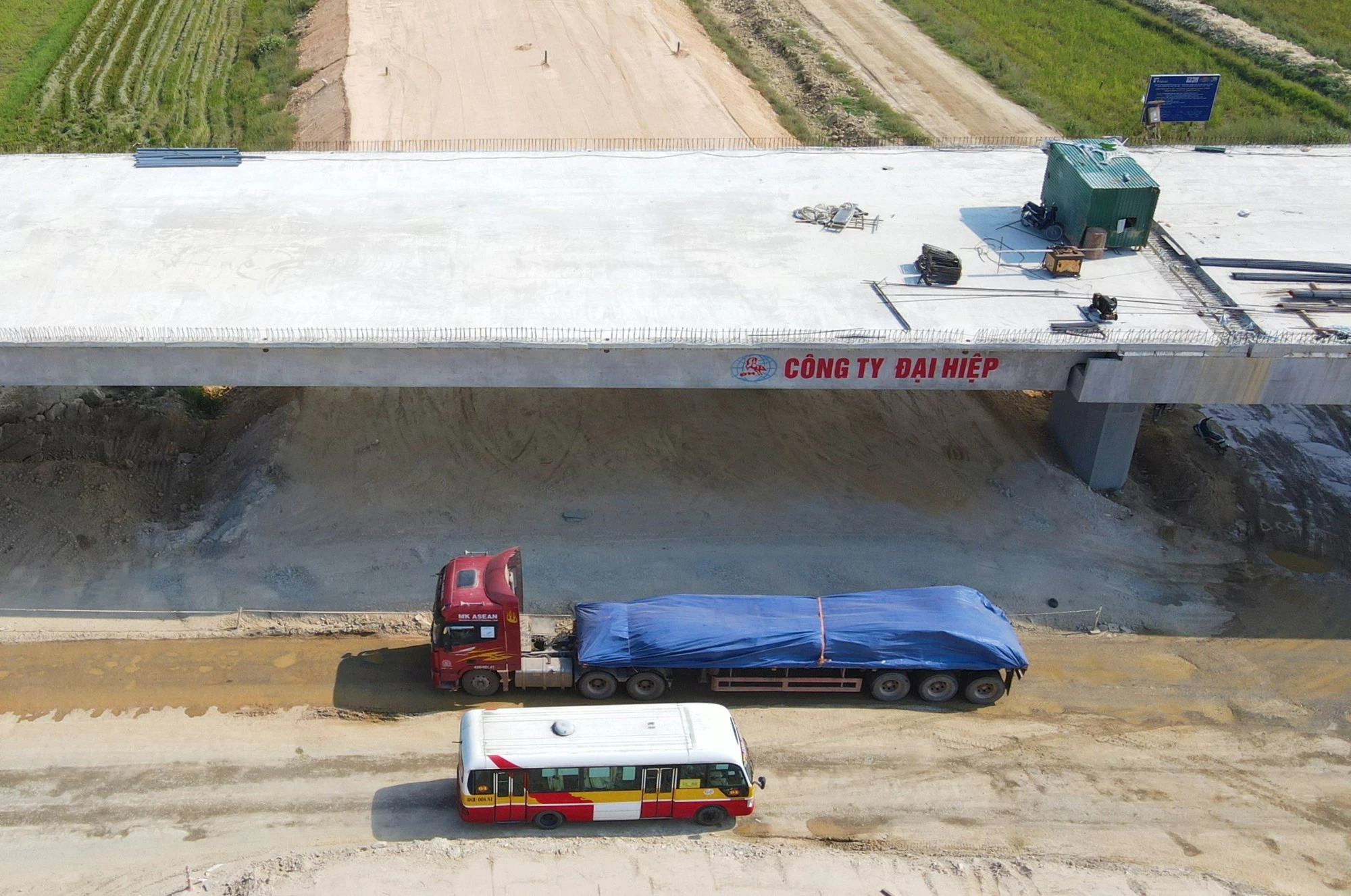 Xuy&ecirc;n lễ bạt đồi, kho&eacute;t hầm thi c&ocirc;ng cao tốc Bắc &ndash; Nam đoạn qua H&agrave; Tĩnh - Ảnh 6.