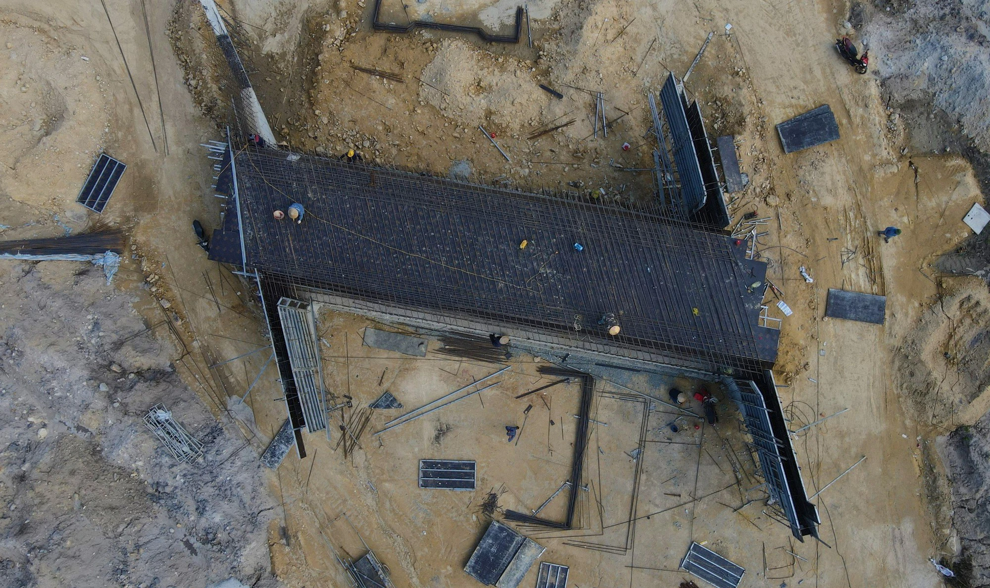 Xuy&ecirc;n lễ bạt đồi, kho&eacute;t hầm thi c&ocirc;ng cao tốc Bắc &ndash; Nam đoạn qua H&agrave; Tĩnh - Ảnh 11.