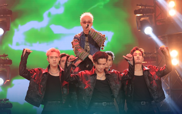 Chung kết Rap Việt m&ugrave;a 3: Tez g&acirc;y sốt với chuyện t&igrave;nh dang dở, Lil&rsquo; Wuyn trở lại - Ảnh 1.