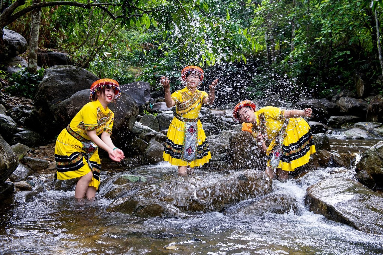 Những địa điểm du lịch trải nghiệm "hút" khách du lịch dịp nghỉ lễ 2/9 ở Quảng Ninh - Ảnh 4. Những địa điểm du lịch trải nghiệm "hút" khách du lịch dịp nghỉ lễ 2/9 ở Quảng Ninh - Ảnh 4.