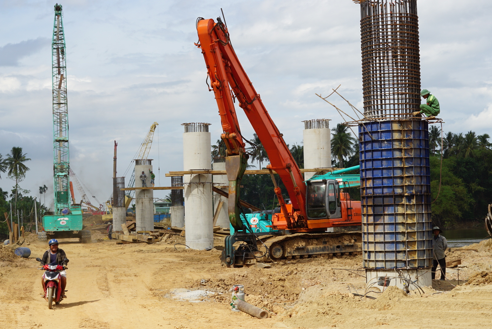 Dồn lực thi c&ocirc;ng nhiều hạng mục quan trọng tr&ecirc;n cao tốc Ho&agrave;i Nhơn - Quy Nhơn trước m&ugrave;a mưa - Ảnh 2.