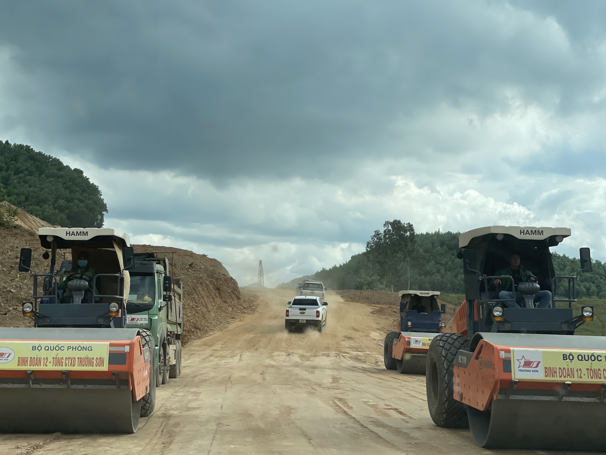 Dồn lực thi c&ocirc;ng nhiều hạng mục quan trọng tr&ecirc;n cao tốc Ho&agrave;i Nhơn - Quy Nhơn trước m&ugrave;a mưa - Ảnh 3.