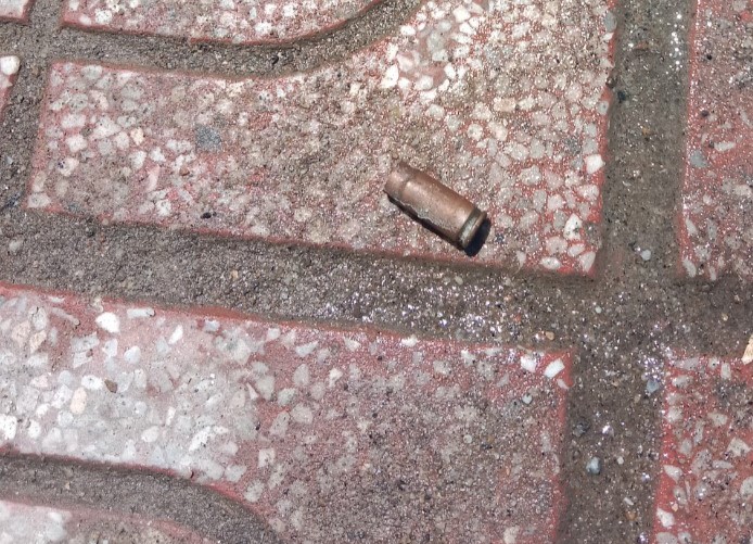 Nh&oacute;m thanh ni&ecirc;n nổ s&uacute;ng giải quyết m&acirc;u thuẫn tại nh&agrave; văn h&oacute;a th&ocirc;n - Ảnh 1.