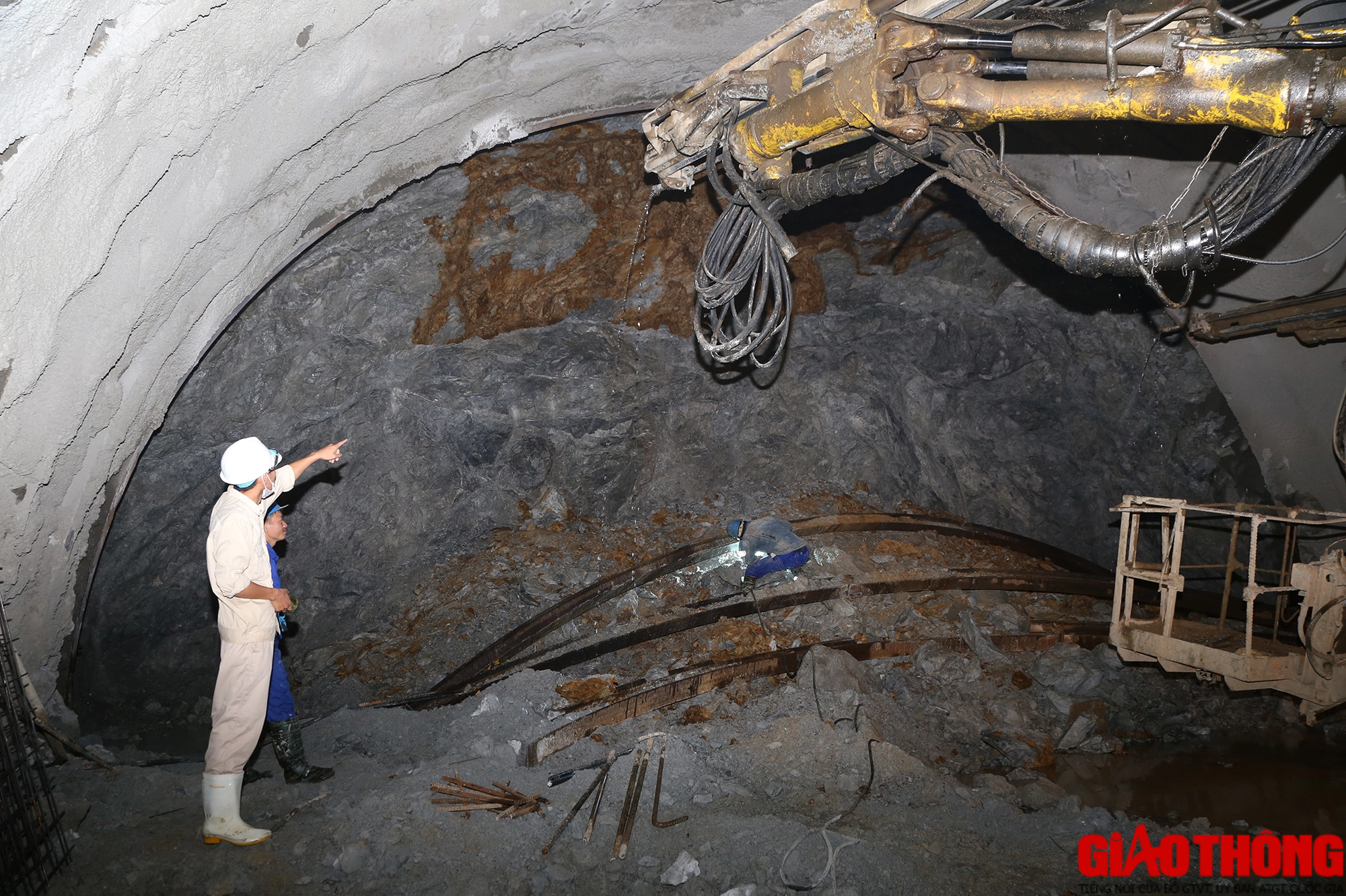 G&aacute;c lễ, đua tiến độ tr&ecirc;n c&ocirc;ng trường cao tốc Diễn Ch&acirc;u &ndash; B&atilde;i Vọt - Ảnh 3.