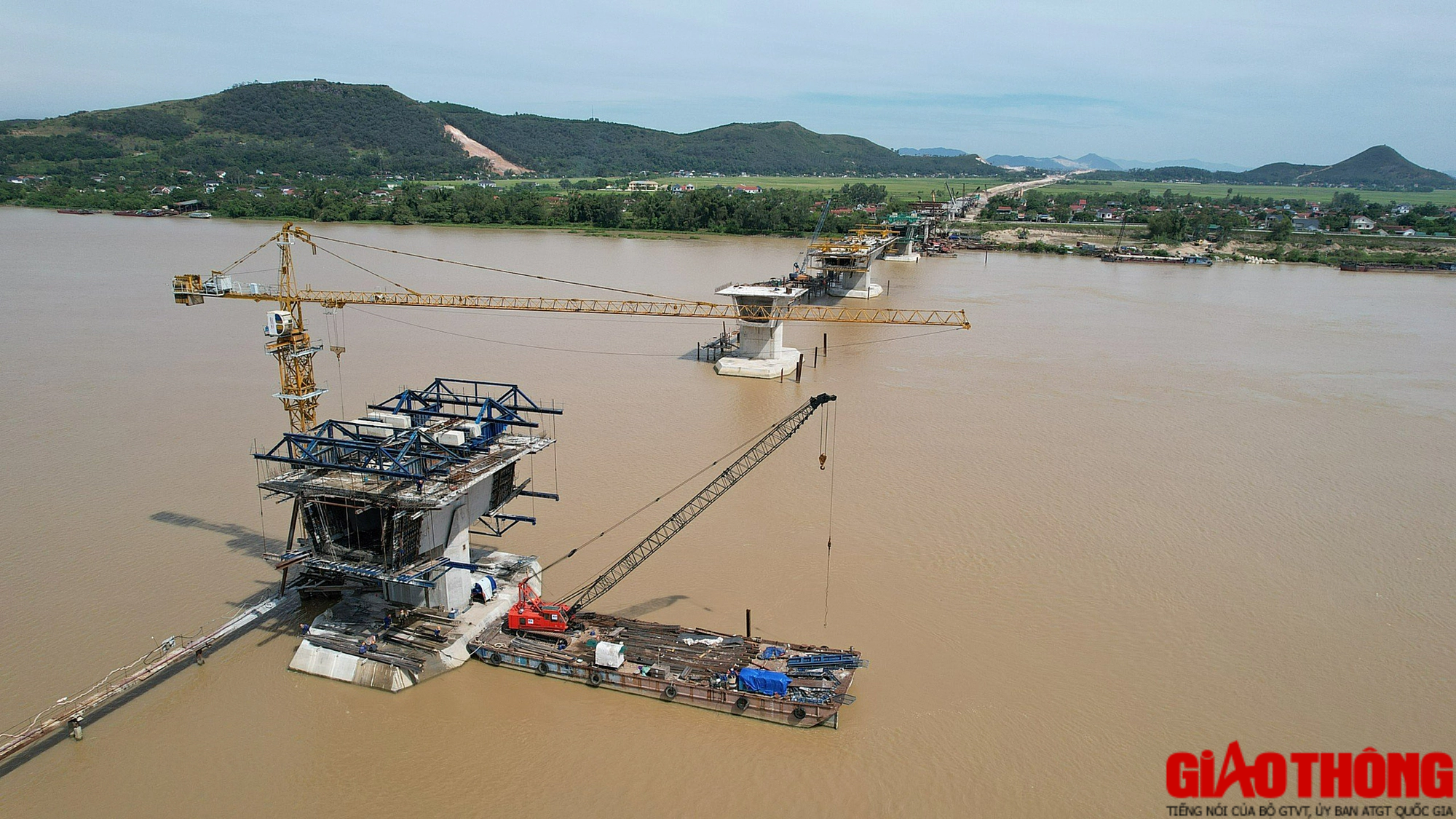 G&aacute;c lễ, đua tiến độ tr&ecirc;n c&ocirc;ng trường cao tốc Diễn Ch&acirc;u &ndash; B&atilde;i Vọt - Ảnh 8.
