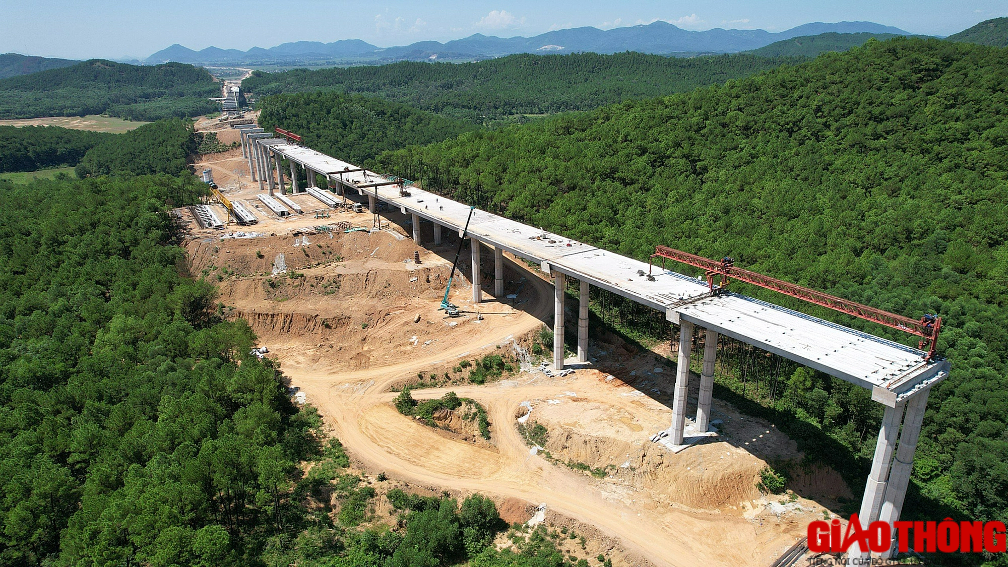 G&aacute;c lễ, đua tiến độ tr&ecirc;n c&ocirc;ng trường cao tốc Diễn Ch&acirc;u &ndash; B&atilde;i Vọt - Ảnh 11.