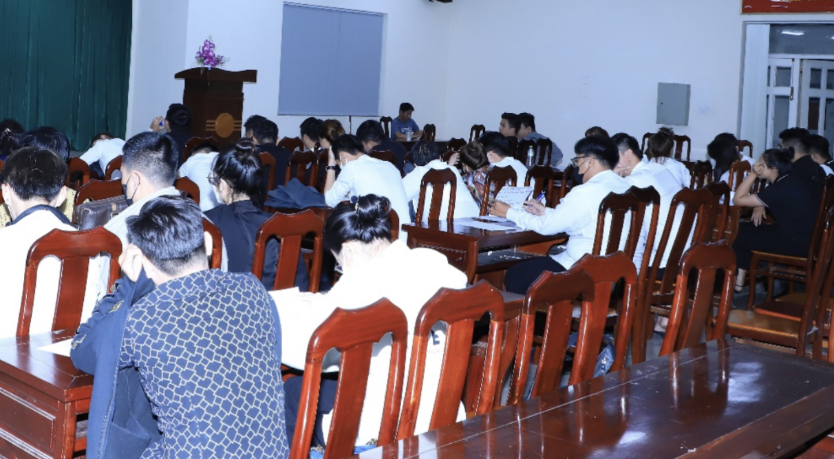 Triệt ph&aacute; ổ si&ecirc;u lừa đảo n&uacute;p b&oacute;ng c&ocirc;ng ty bất động sản v&agrave; t&oacute;m h&agrave;ng trăm đối tượng - Ảnh 5.