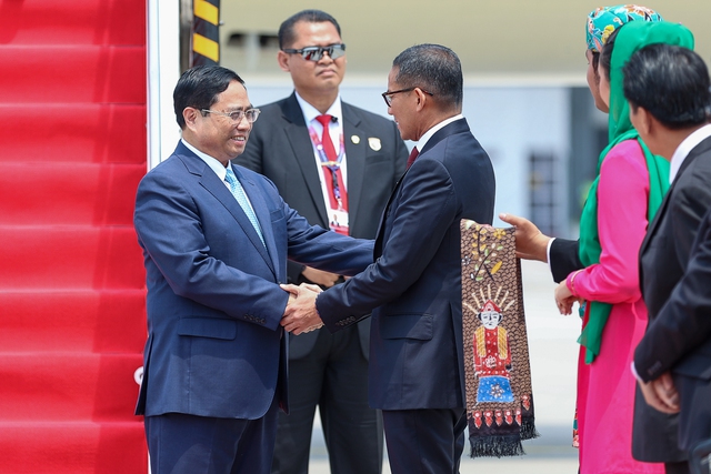 Thủ tướng Phạm Minh Ch&iacute;nh tới Indonesia, bắt đầu chuyến c&ocirc;ng t&aacute;c dự Hội nghị cấp cao ASEAN lần thứ 43 - Ảnh 2.