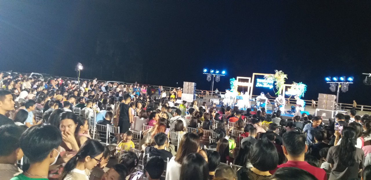 CSGT kh&ocirc;ng nghỉ lễ, g&aacute;c niềm ri&ecirc;ng, căng m&igrave;nh đảm bảo ATGT nơi th&agrave;nh phố b&ecirc;n bờ vịnh Hạ Long - Ảnh 4.