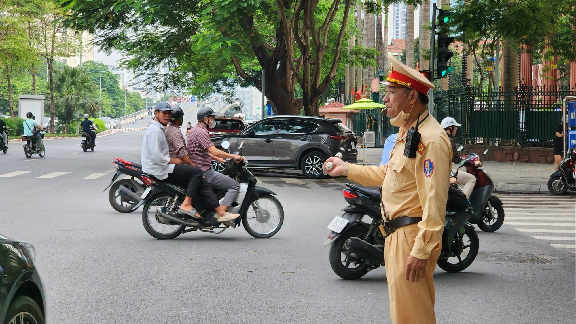 Hà Nội: Giao thông tại nhiều điểm trường thông thoáng trong ngày khai giảng - Ảnh 1. Hà Nội: Giao thông tại nhiều điểm trường thông thoáng trong ngày khai giảng - Ảnh 1.