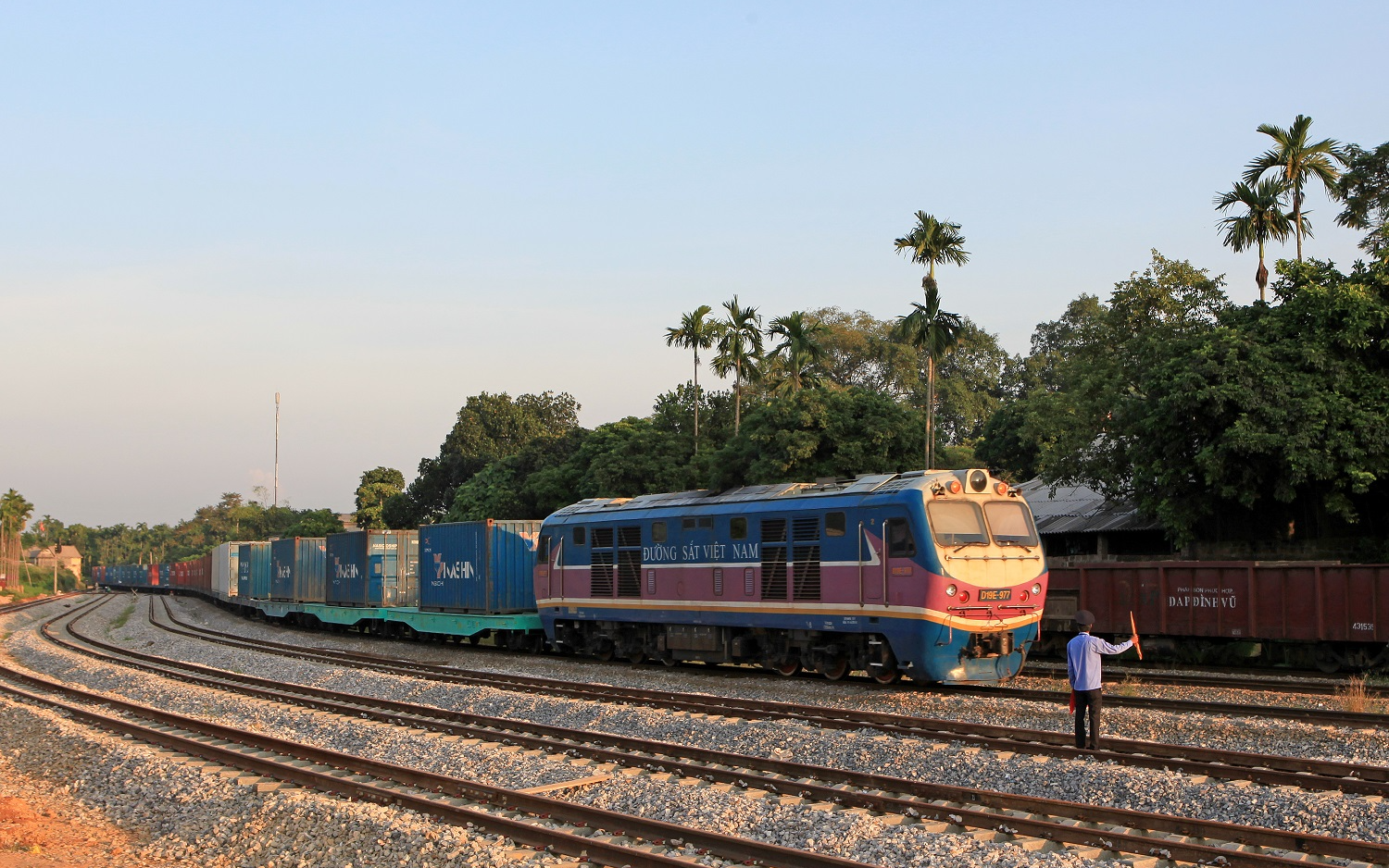 Quy hoạch tuyến đường sắt trục Đ&ocirc;ng - T&acirc;y mới, vận tốc tối đa 160km/h
