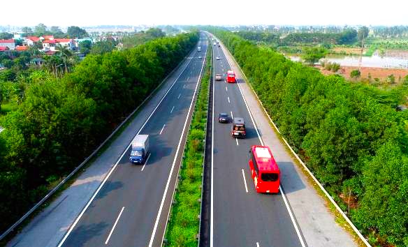 Cho ph&eacute;p xe kh&aacute;ch tuyến cố định đi tr&ecirc;n cao tốc Bắc - Nam mới - Ảnh 1.