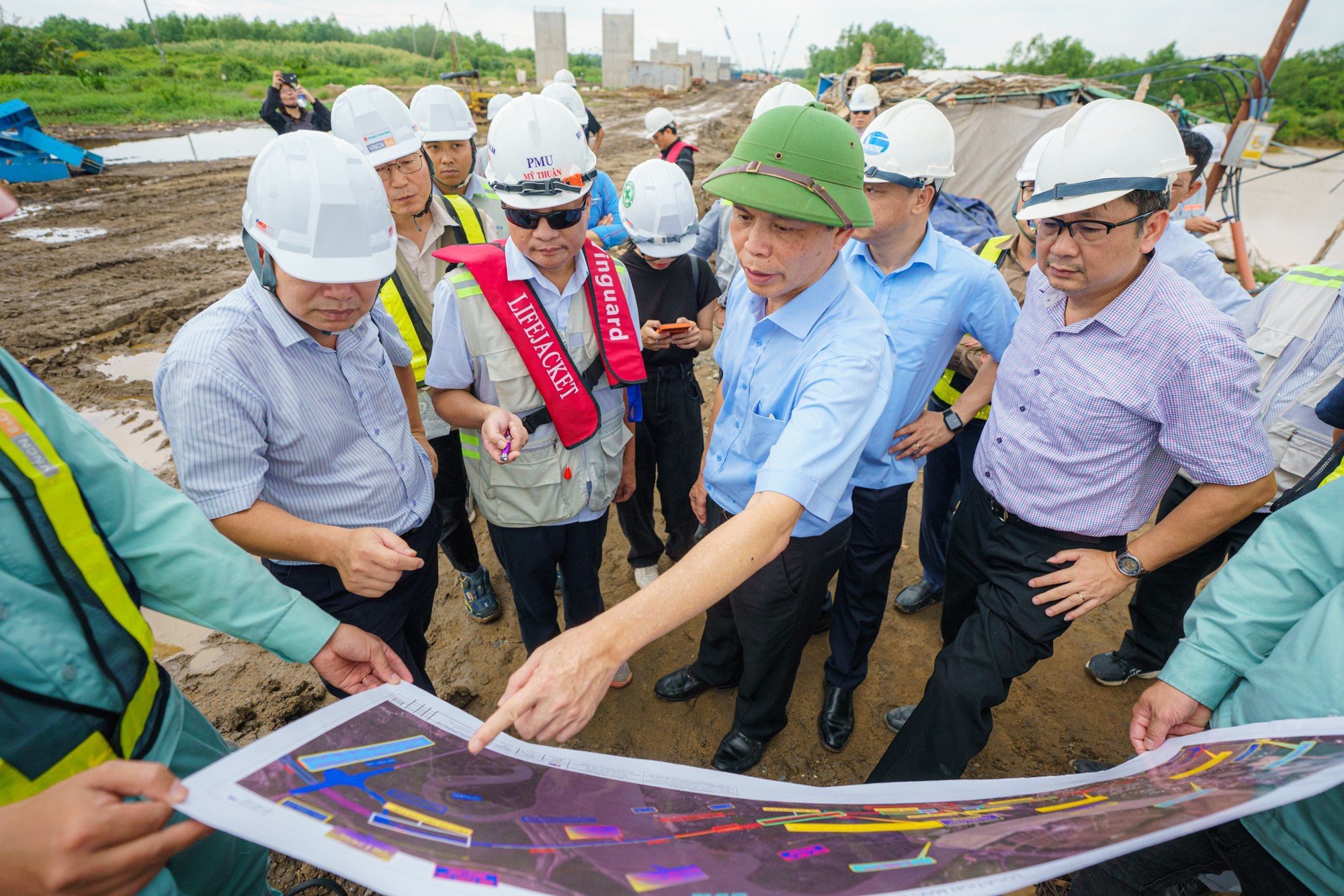 Xây cầu Nhơn Trạch vành đai 3: Thuê 100 triệu/ tháng mặt bằng để tập kết máy móc - Ảnh 4. Xây cầu Nhơn Trạch vành đai 3: Thuê 100 triệu/ tháng mặt bằng để tập kết máy móc - Ảnh 4.