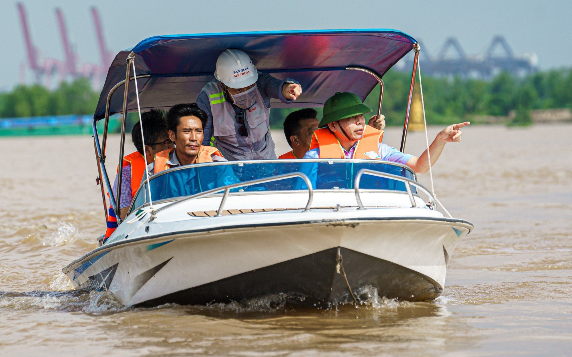 Thứ trưởng Bộ GTVT L&ecirc; Anh Tuấn đốc th&uacute;c tiến độ dự &aacute;n cầu Nhơn Trạch