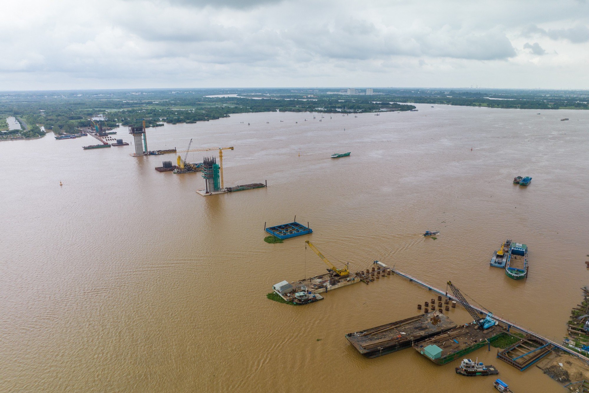 Xây cầu Nhơn Trạch vành đai 3: Thuê 100 triệu/ tháng mặt bằng để tập kết máy móc - Ảnh 9. Xây cầu Nhơn Trạch vành đai 3: Thuê 100 triệu/ tháng mặt bằng để tập kết máy móc - Ảnh 9.