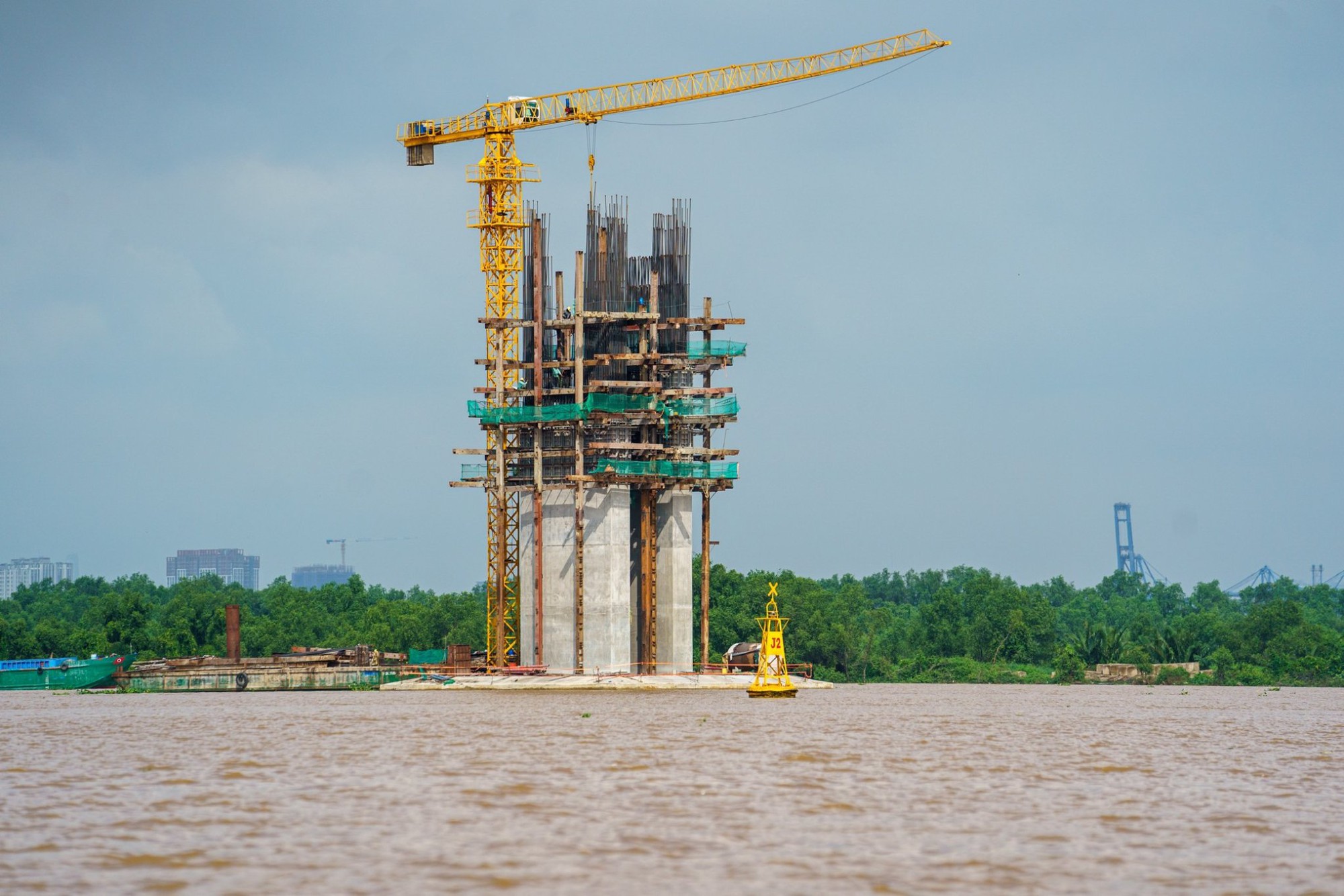 Xây cầu Nhơn Trạch: Nhà thầu phải thuê mặt bằng để tập kết máy móc - Ảnh 11. Xây cầu Nhơn Trạch: Nhà thầu phải thuê mặt bằng để tập kết máy móc - Ảnh 11.