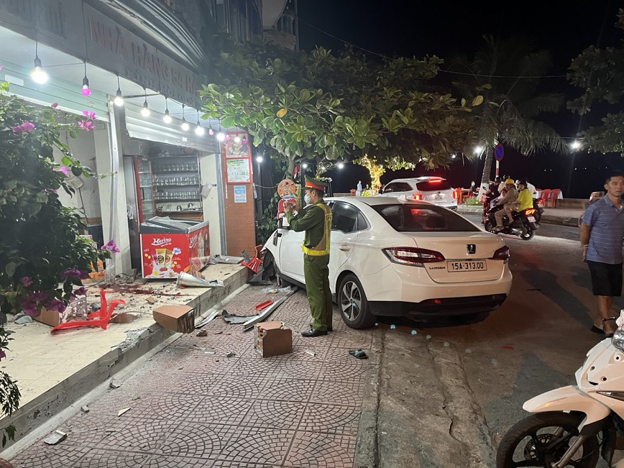 Vụ &ocirc; t&ocirc; đ&acirc;m người ngồi tại vỉa h&egrave; Hải Ph&ograve;ng: T&agrave;i xế l&agrave; qu&acirc;n nh&acirc;n - Ảnh 2.