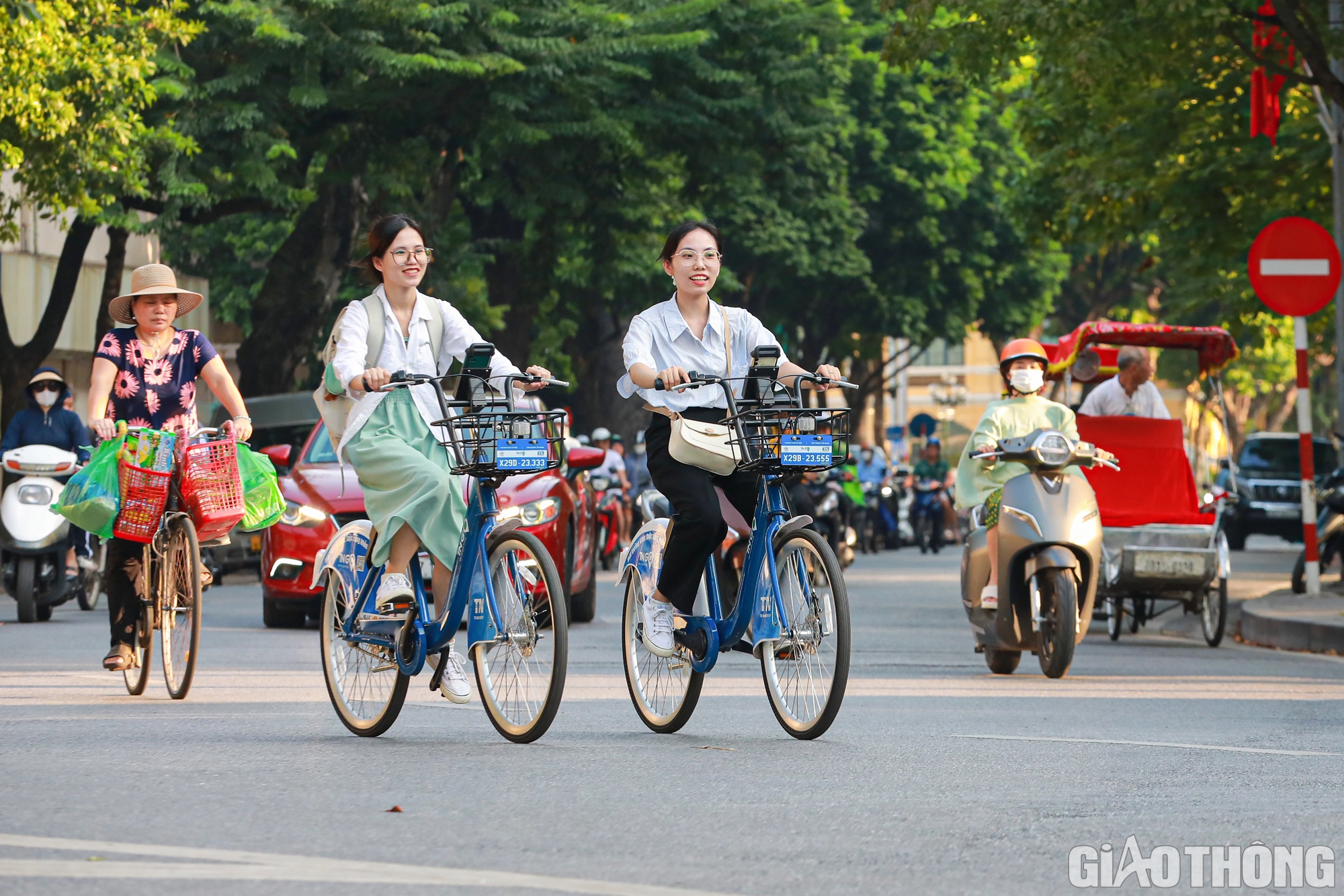 Nửa th&aacute;ng ra mắt, xe đạp c&ocirc;ng cộng được người d&acirc;n Thủ đ&ocirc; ưa chuộng - Ảnh 1.