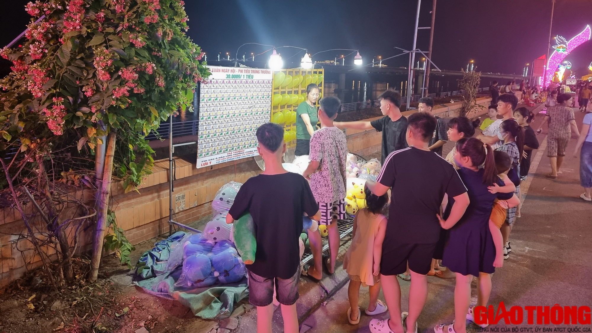 Nhộn nhịp ng&agrave;y đầu chạy thử nghiệm phố đi bộ ở Ho&agrave; B&Igrave;nh - Ảnh 11.