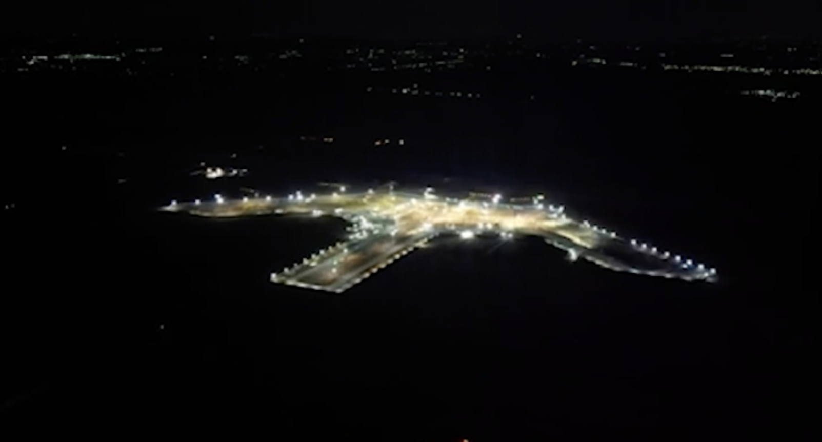 Những c&ocirc;ng trường s&aacute;ng đ&egrave;n nhộn nhịp thi c&ocirc;ng xuy&ecirc;n đ&ecirc;m Giao thừa ở Đồng Nai- Ảnh 6.