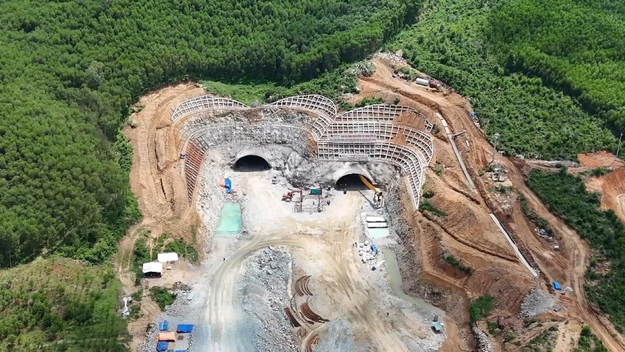 Ng&agrave;y đầu năm tr&ecirc;n c&ocirc;ng trường cao tốc Quảng Ng&atilde;i-Ho&agrave;i Nhơn- Ảnh 4.