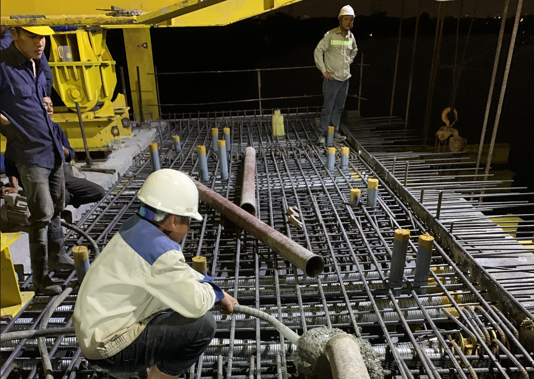 Những c&ocirc;ng trường s&aacute;ng đ&egrave;n nhộn nhịp thi c&ocirc;ng xuy&ecirc;n đ&ecirc;m Giao thừa ở Đồng Nai- Ảnh 18.