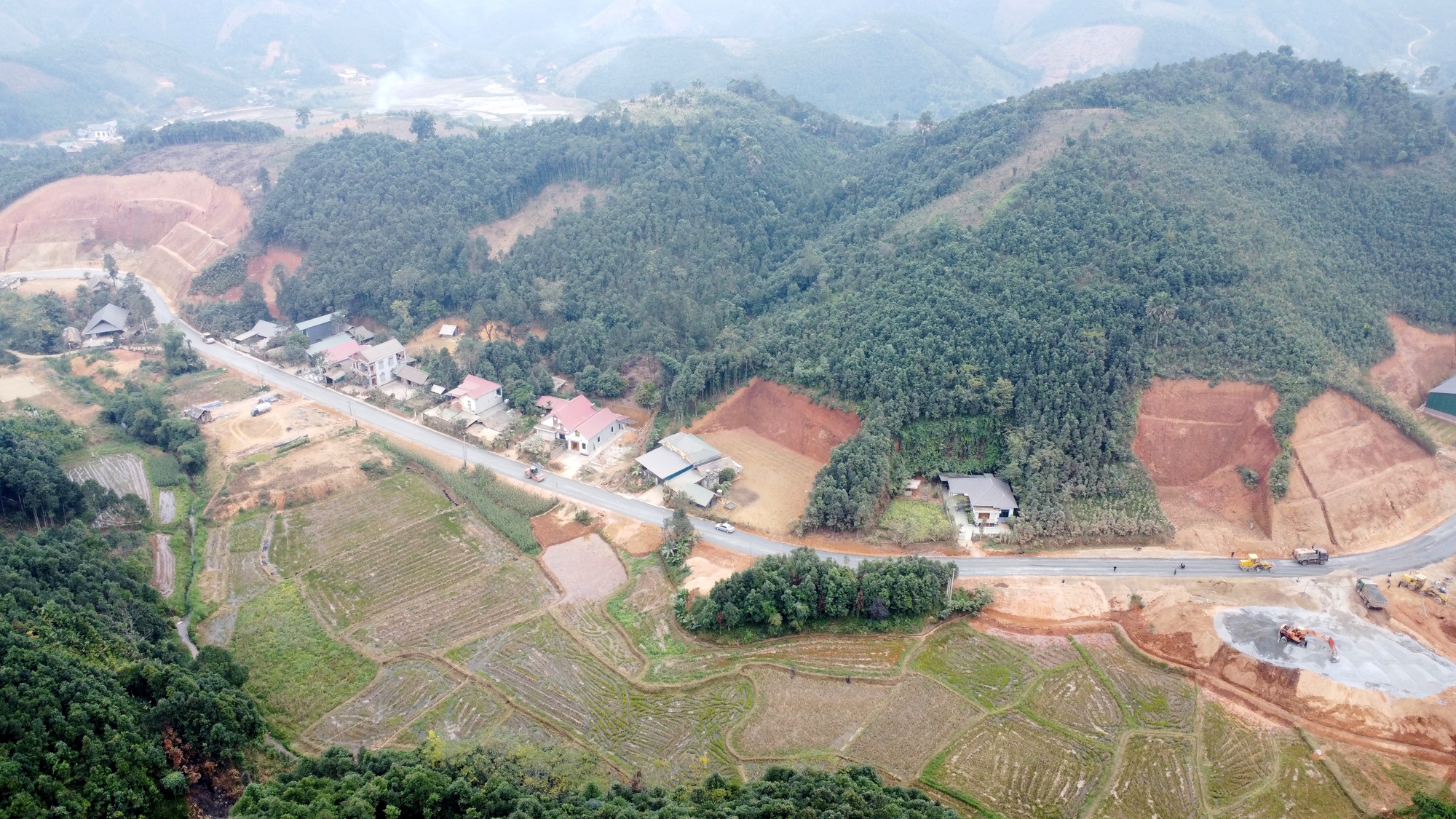 Tết trên công trường dự án kết nối giao thông miền núi phía Bắc- Ảnh 9. Tết trên công trường dự án kết nối giao thông miền núi phía Bắc- Ảnh 9.