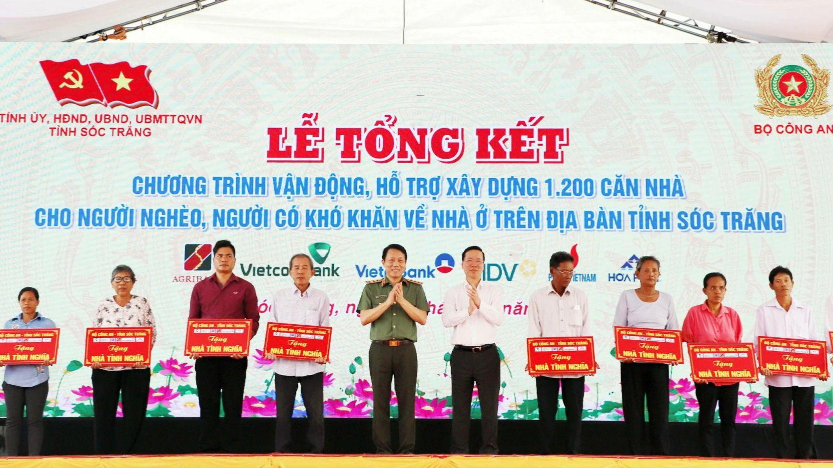 Chủ tịch nước dự lễ b&agrave;n giao 1.200 căn nh&agrave; cho người ngh&egrave;o ở S&oacute;c Trăng- Ảnh 1.